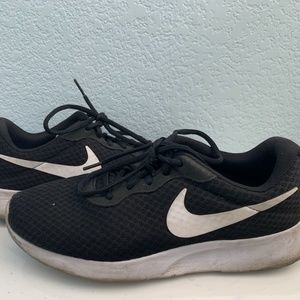 Nike Tanjun Black Shoes